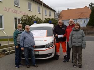 Spendenübergabe vor dem Rotkreuzhaus am 18.12.2024 (Bild: Sigurd Passow)